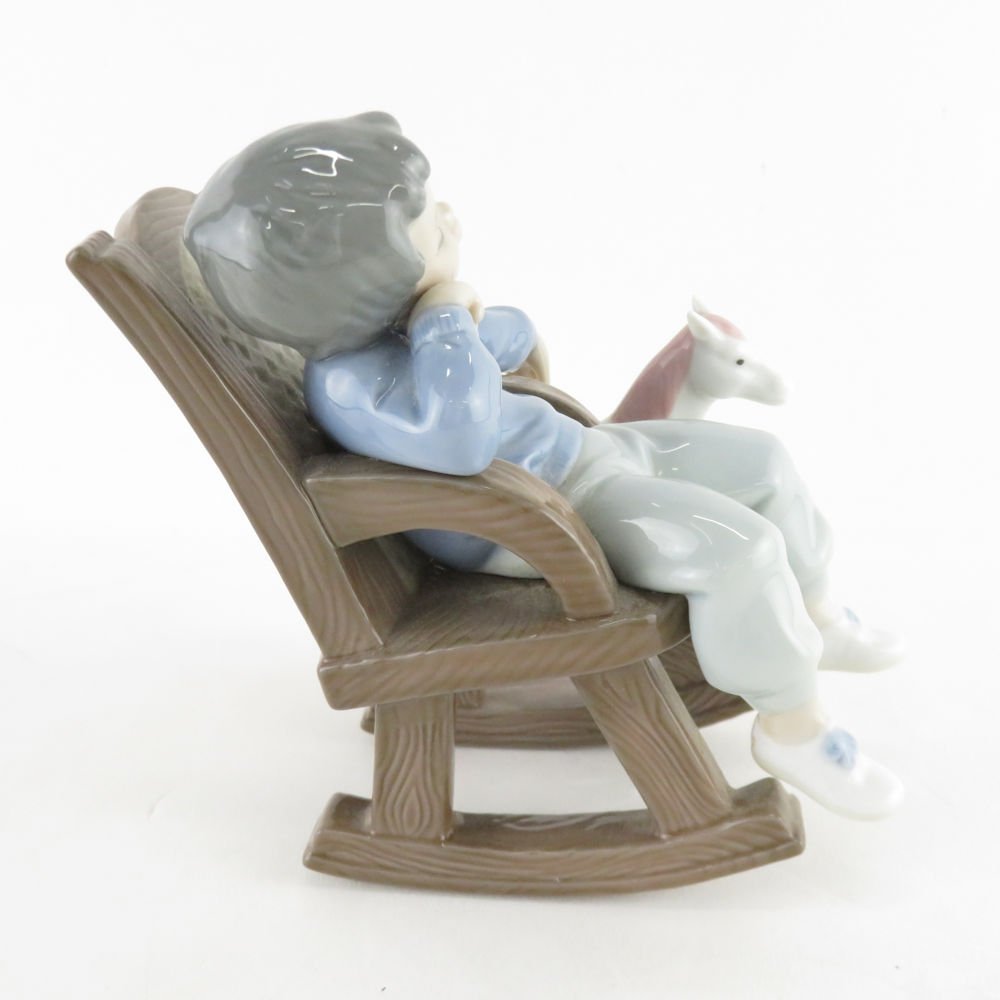 LLADRO リヤドロ 5846 ロッキングチェアで眠る男の子 フィギュ